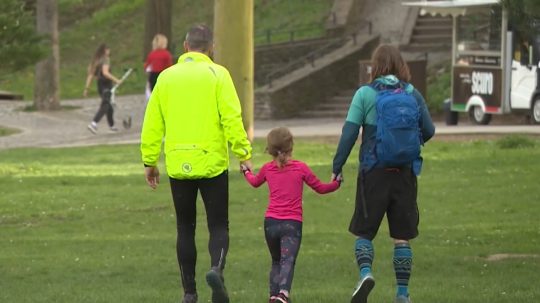 rodičia s dieťaťom