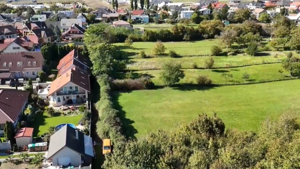 Chceli bývať vo svojom, na výstavbu domov splnili všetky podmienky. Mesto však brzdí stavebné povolenie