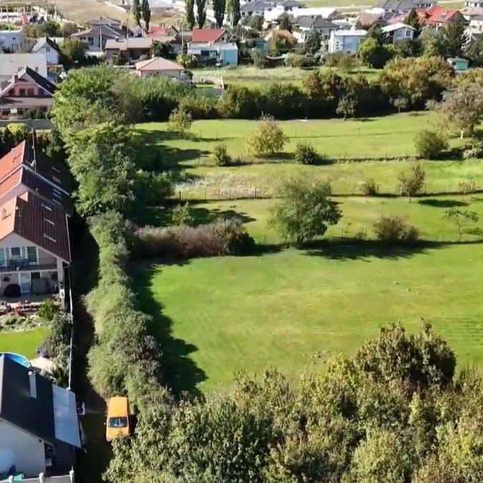 Chceli bývať vo svojom, na výstavbu domov splnili všetky podmienky. Mesto však brzdí stavebné povolenie