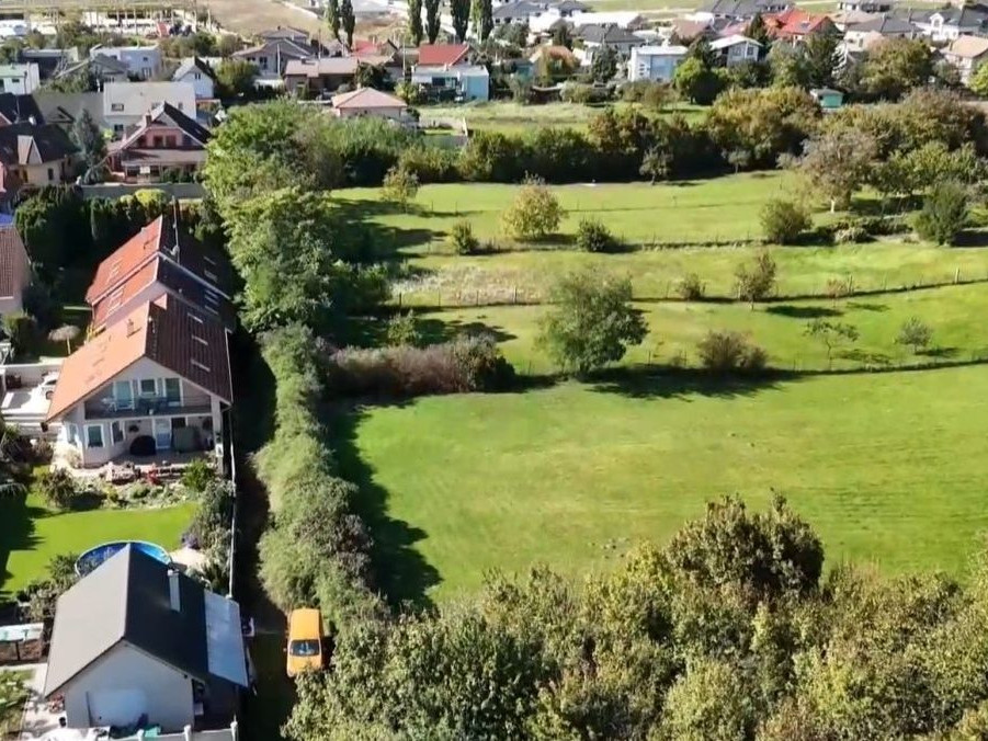 Chceli bývať vo svojom, na výstavbu domov splnili všetky podmienky. Mesto však brzdí stavebné povolenie