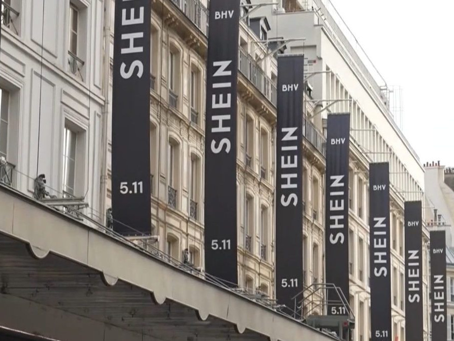 Na ilustračnej snímke postery Shein.