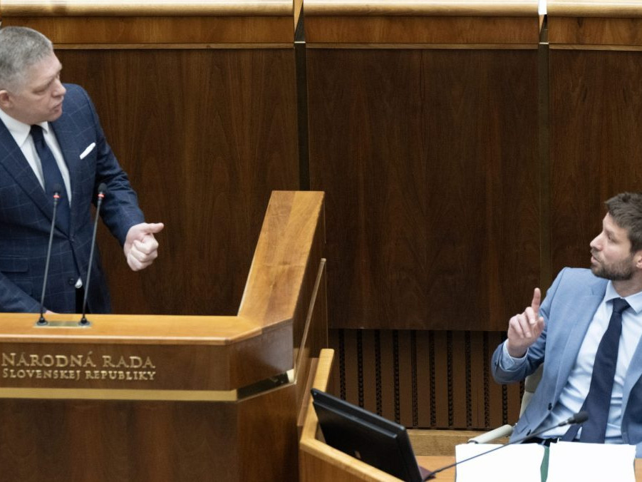 Na snímke Robert Fico a Michal Šimečka.