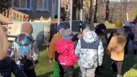 Na ilustračnej snímke deti.