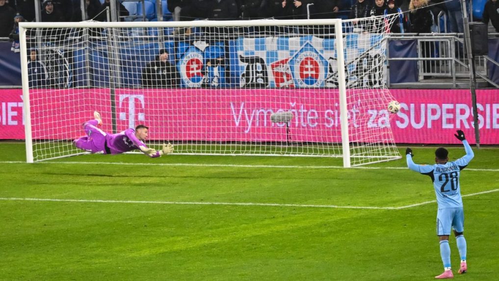 brankár dostal gól