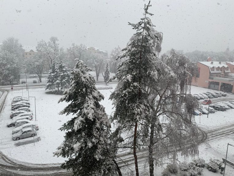 Na snímke zasnežená spišská Nová Ves.