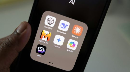 Ilustračná snímka mobilných aplikácií umelej inteligencie.