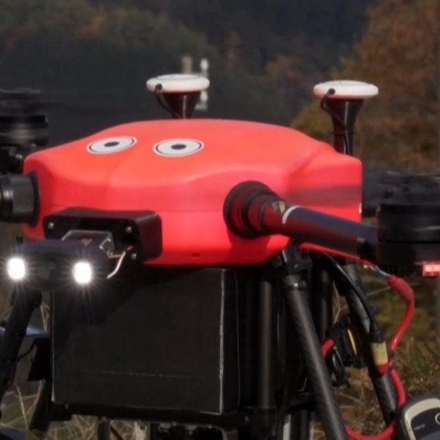 Na snímke dron, ktorý v Japonsku odháňa medvede.