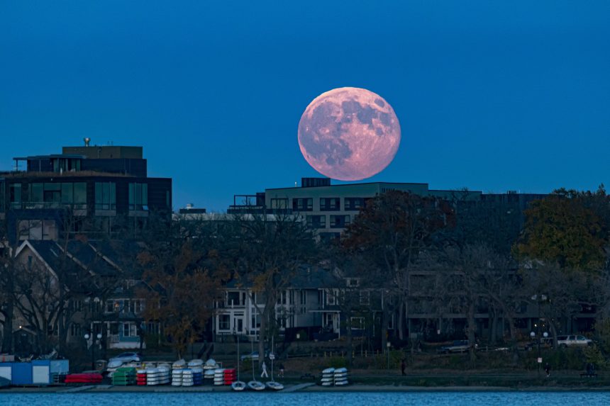 Na snímke supermesiac v USA.
