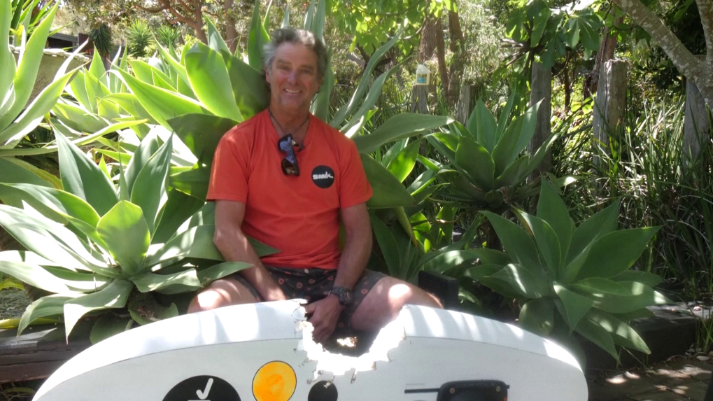 Andy McDonald prežil útok žraloka bez zranení.