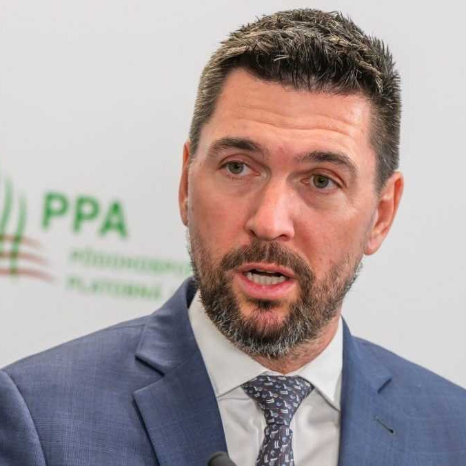 Na snímke minister pôdohospodárstva Richard Takáč (Smer-SD).