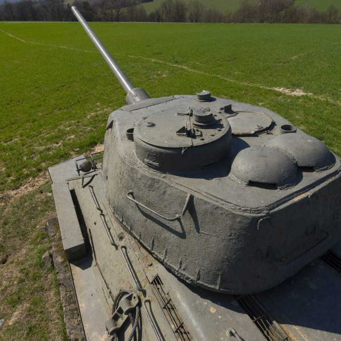 Na snímke pohľad zo sovietskeho stredného tanku T-34/85.