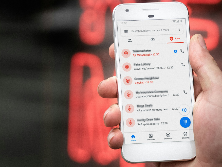 Na snímke je telefón s históriou spamových telefonátov.