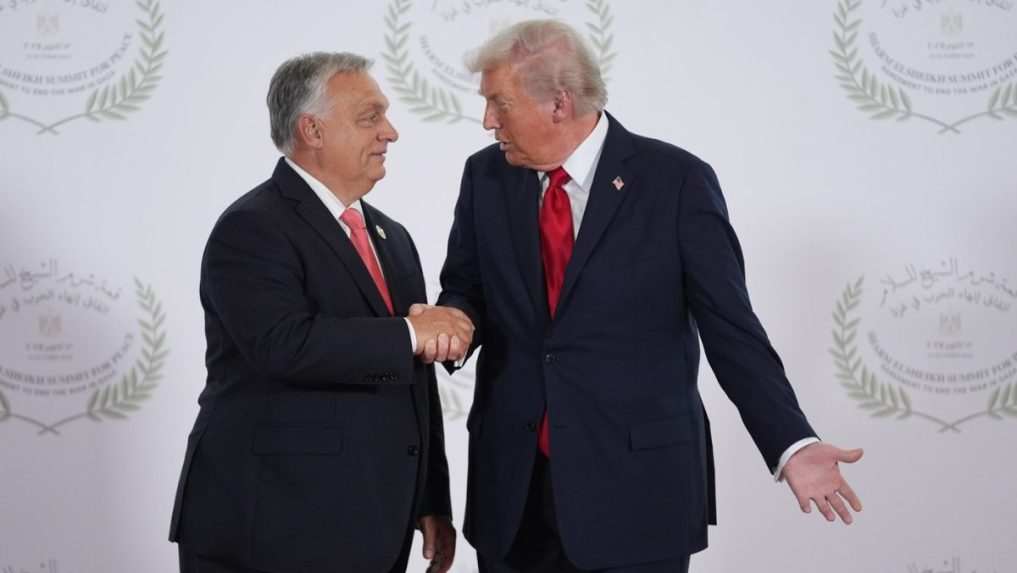 Na snímke Viktor Orbán a Donald Trump.