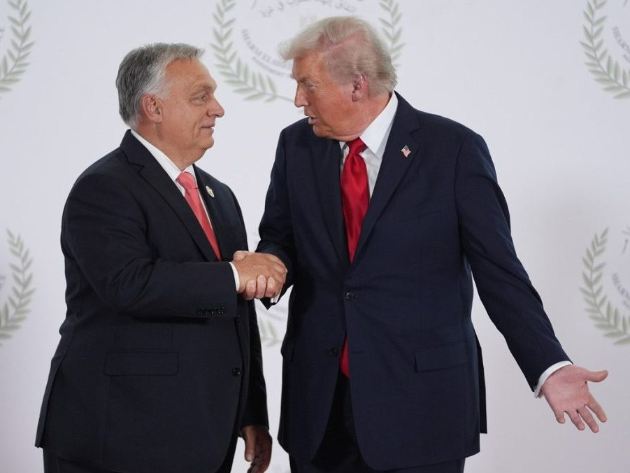 Na snímke Viktor Orbán a Donald Trump.