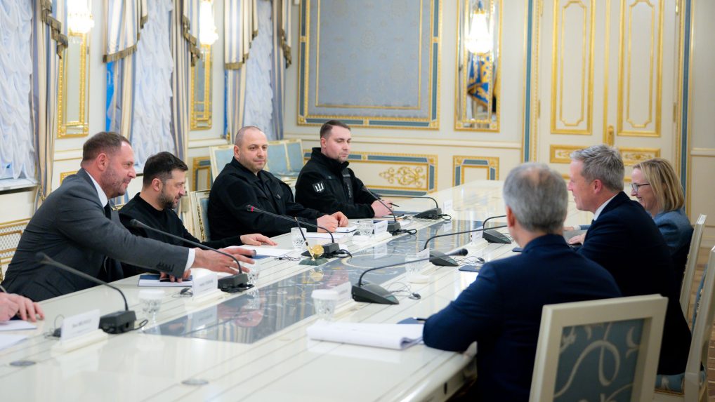 Zelenskyj v Kyjeve rokoval s americkou delegáciou.