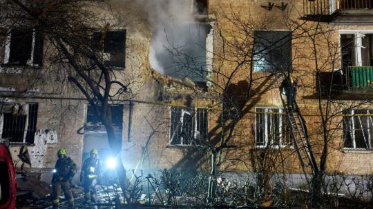 horiaca bytovka a zásah hasičov