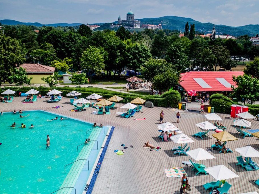 Na ilustračnej snímke kúpalisko Vadaš v Štúrove.