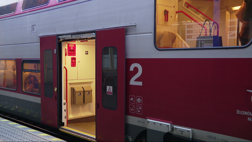 Vlaková trasa Malacky–Bratislava patrí k najvyťaženejším v regióne.