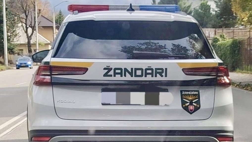 Na snímke vozidlo žandárov.