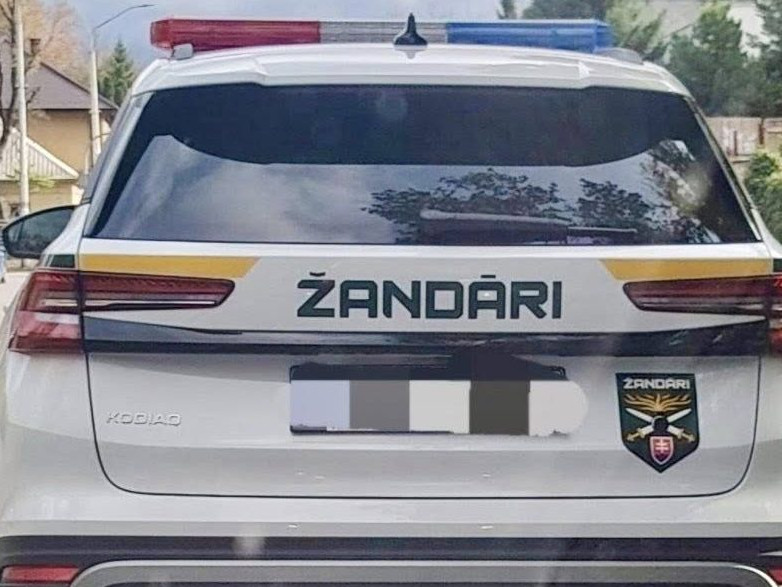 Na snímke vozidlo žandárov.