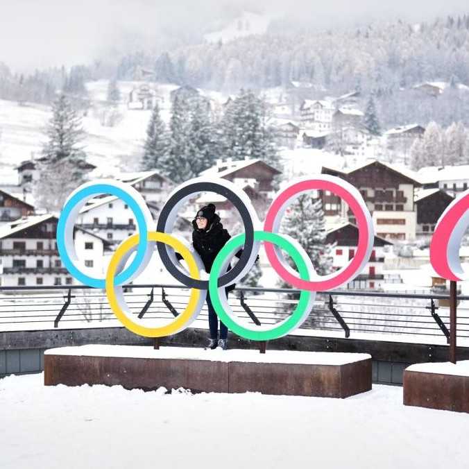 Na ilustračnej snímke olympijské kruhy v talianskej Cortine.