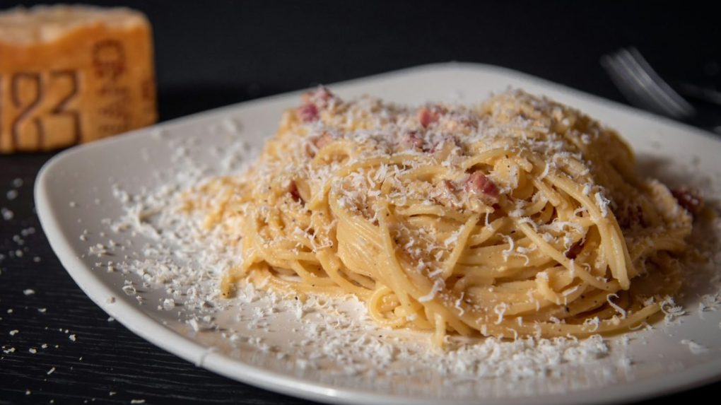 Kauza carbonara v Bruseli: Omáčka na pultoch obchodu v europarlamente pobúrila talianskeho ministra