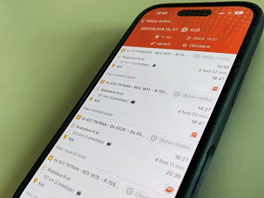 Na snímke súčasná aplikácia ZSSK.