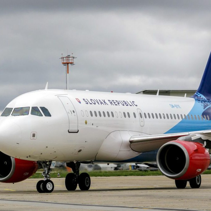 Vládny špeciál, ktorý priviezol R. Fica do Bruselu, mal na letisku nehodu. Lietadlo nie je letuschopné