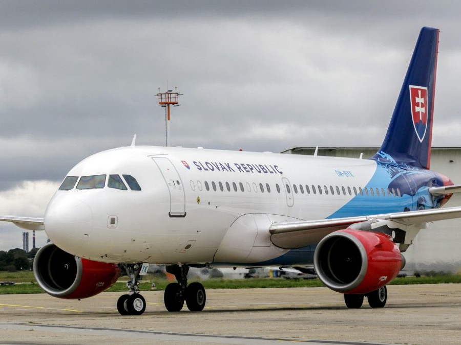 Vládny špeciál, ktorý priviezol R. Fica do Bruselu, mal na letisku nehodu. Lietadlo nie je letuschopné