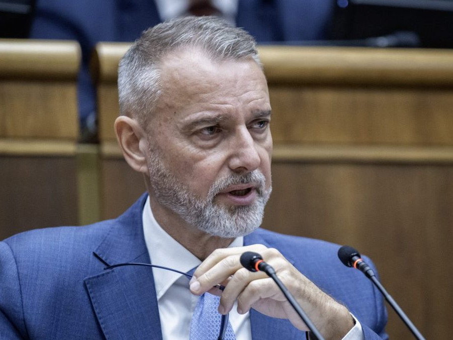 Predseda parlamentu SR Richard Raši.