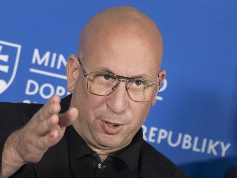 Minister dopravy SR Jozef Ráž (nominant Smer-SD).