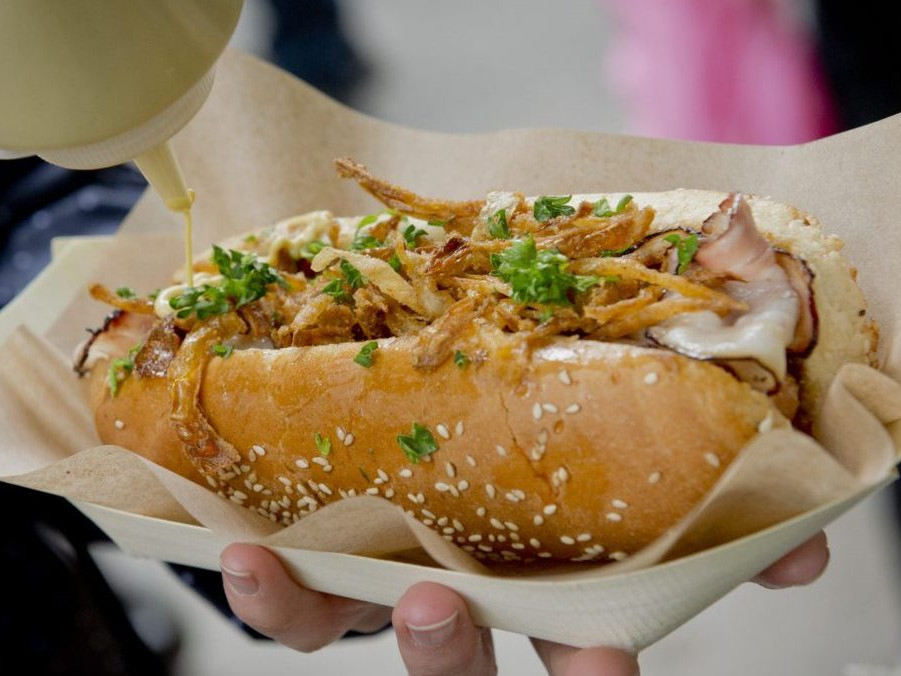 Štúdie varujú pred nezdravými potravinami, ktoré pribúdajú v jedálničku Slovákov.