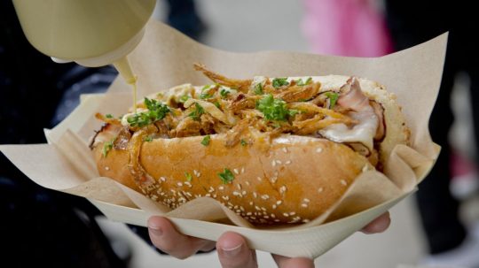 Štúdie varujú pred nezdravými potravinami, ktoré pribúdajú v jedálničku Slovákov.