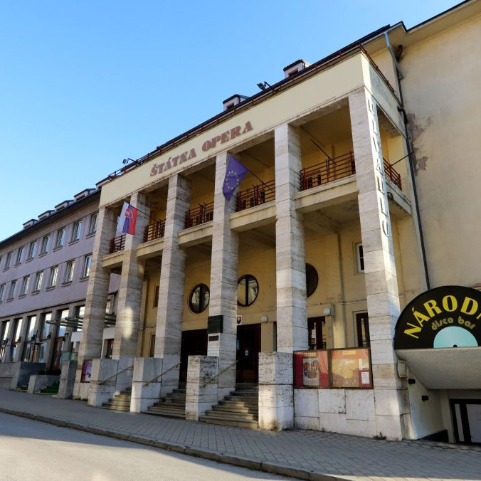 Budova Štátnej opery v Banskej Bystrici.