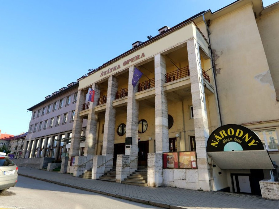 Budova Štátnej opery v Banskej Bystrici.