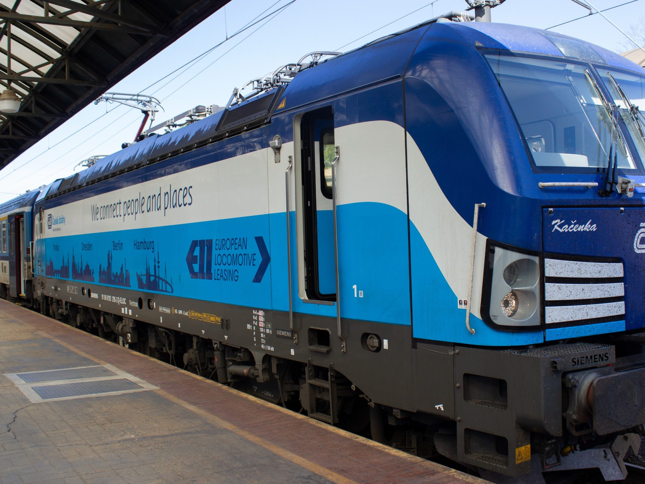 Lokomotíva spoločnosti European Locomotive Leasing, ktorú si prenájímajú České dráhy.