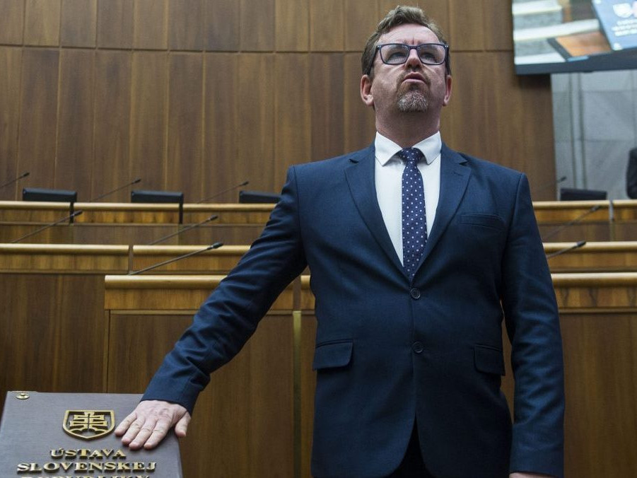 Martin Šmilňák skladá poslanecký sľub.