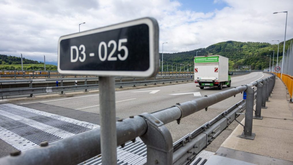 Na snímke diaľnica D3.
