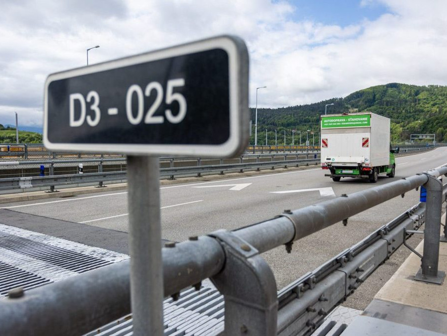 Na snímke diaľnica D3.
