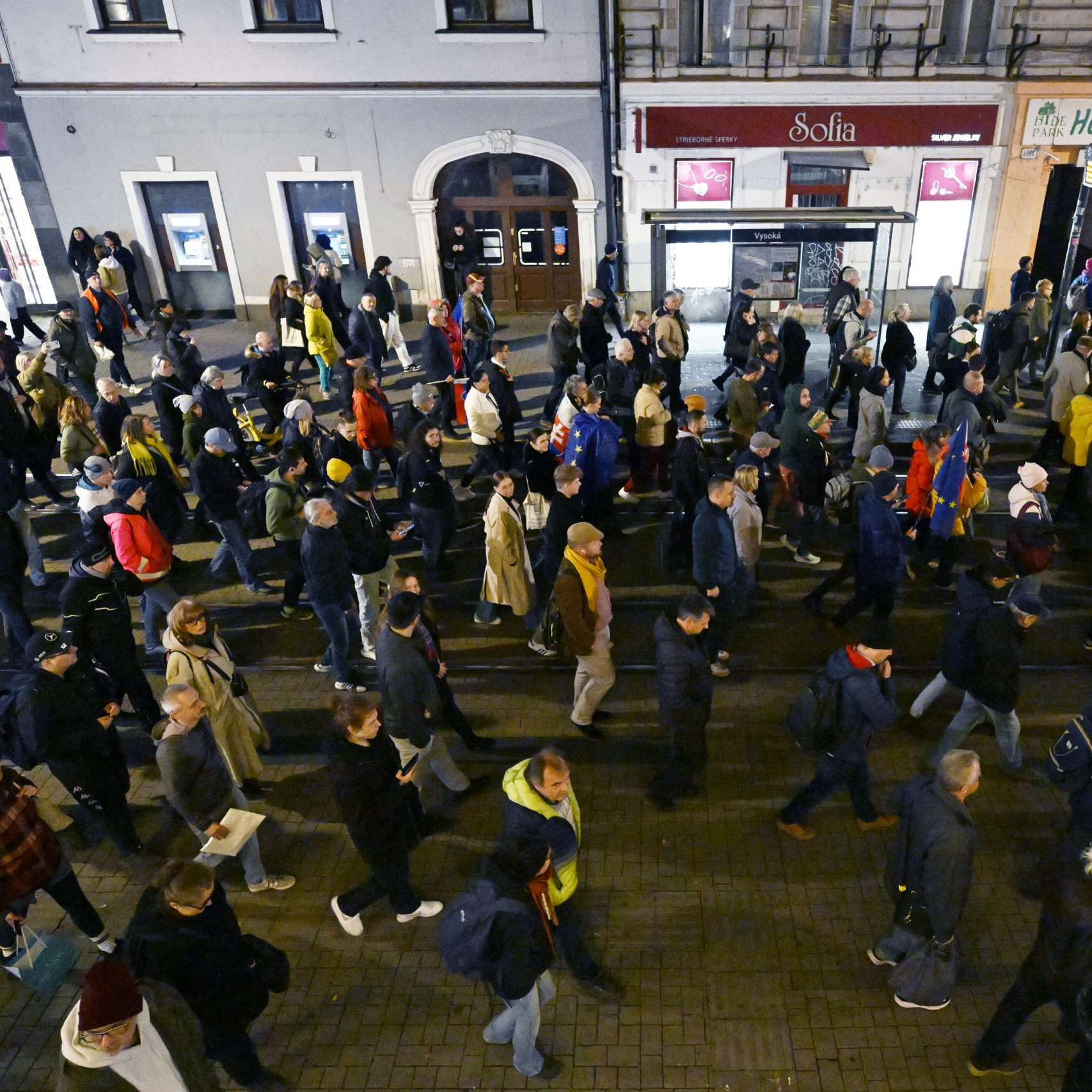 Na snímke pochod proti šéfovi SIS v Bratislave.