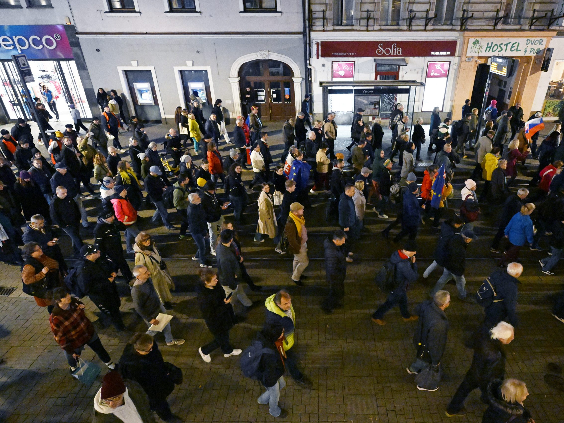 Na snímke pochod proti šéfovi SIS v Bratislave.