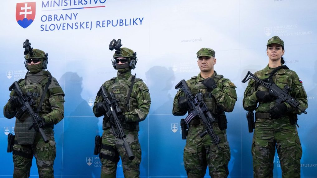 Ministerstvo obrany predstavilo novÃƒÂ© uniformy aj vÃƒÂ½zbroj slovenskÃƒÂ½ch vojakov.