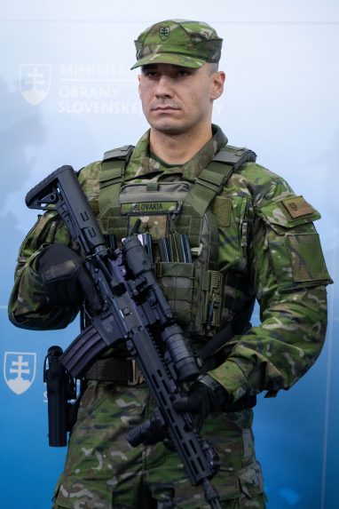 Všetky súčasti uniforiem pochádzajú od slovenských dodávateľov.