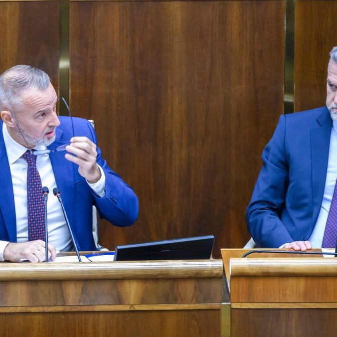 Zľava predseda NR SR Richard Raši a podpredseda NR SR Tibor Gašpar.
