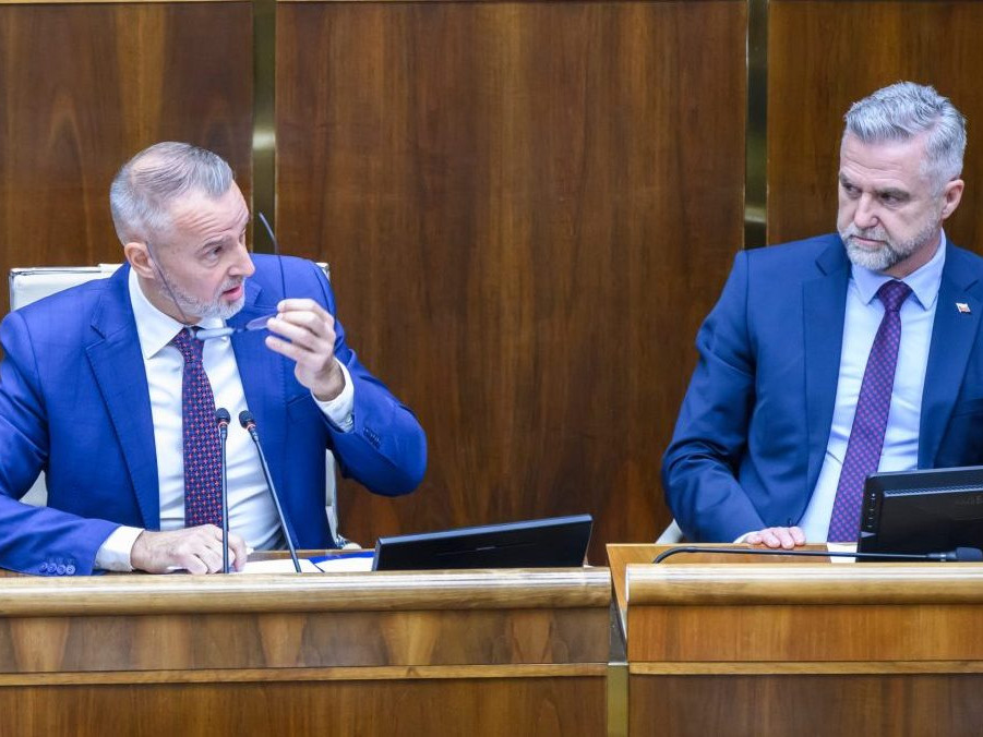 Zľava predseda NR SR Richard Raši a podpredseda NR SR Tibor Gašpar.