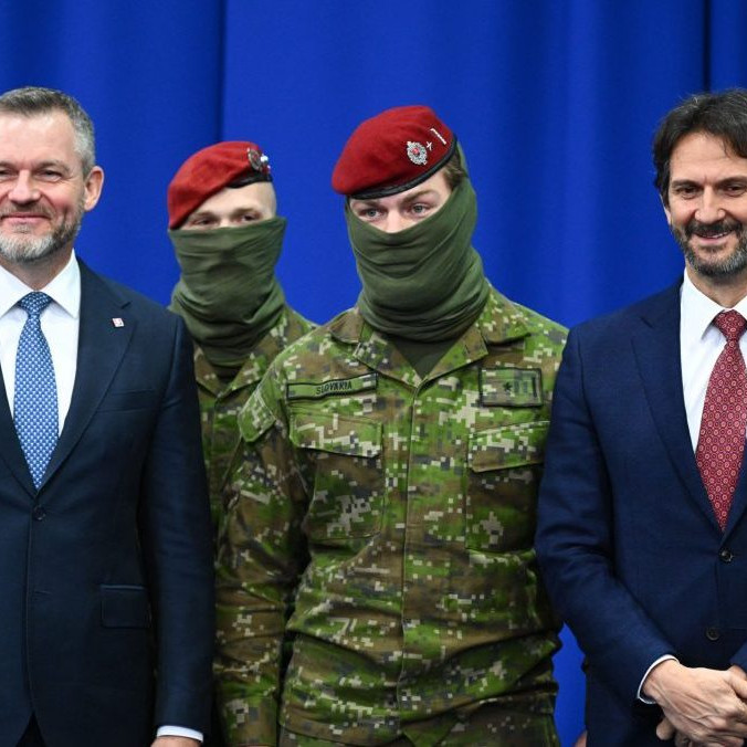 Prezident Peter Pellegrini a minister obrany Robert Kaliňák navštívili slovenských vojakov v Kosove.
