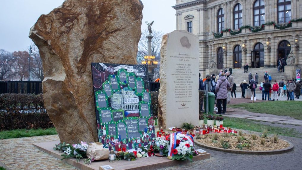 Pamätník obetiam streľby na Filozofickej fakulte Univerzity Karlovej v Prahe.