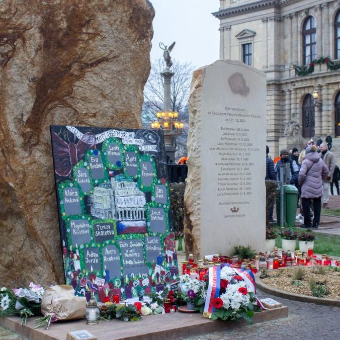 Pamätník obetiam streľby na Filozofickej fakulte Univerzity Karlovej v Prahe.
