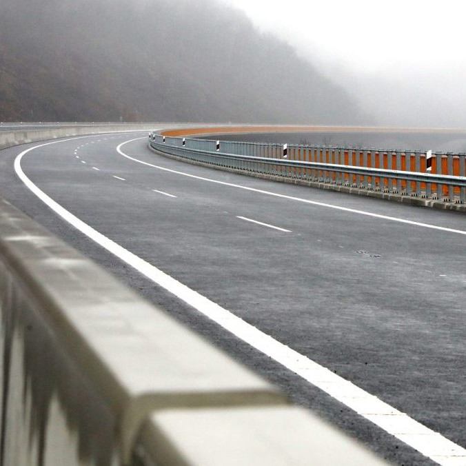 Rýchlostnú cestu R2 Kriváň - Mýtna.