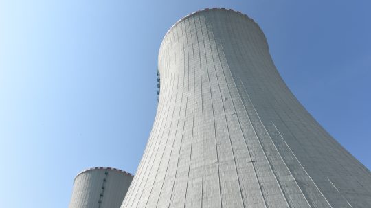 Snímka chladiarenskych veží 3. bloku po ukončení studenej hydroskúšky 3. bloku jadrovej elektrárne Mochovce.